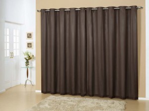 Diminua a necessidade de uso do ar-condicionado com uma cortina blecaute